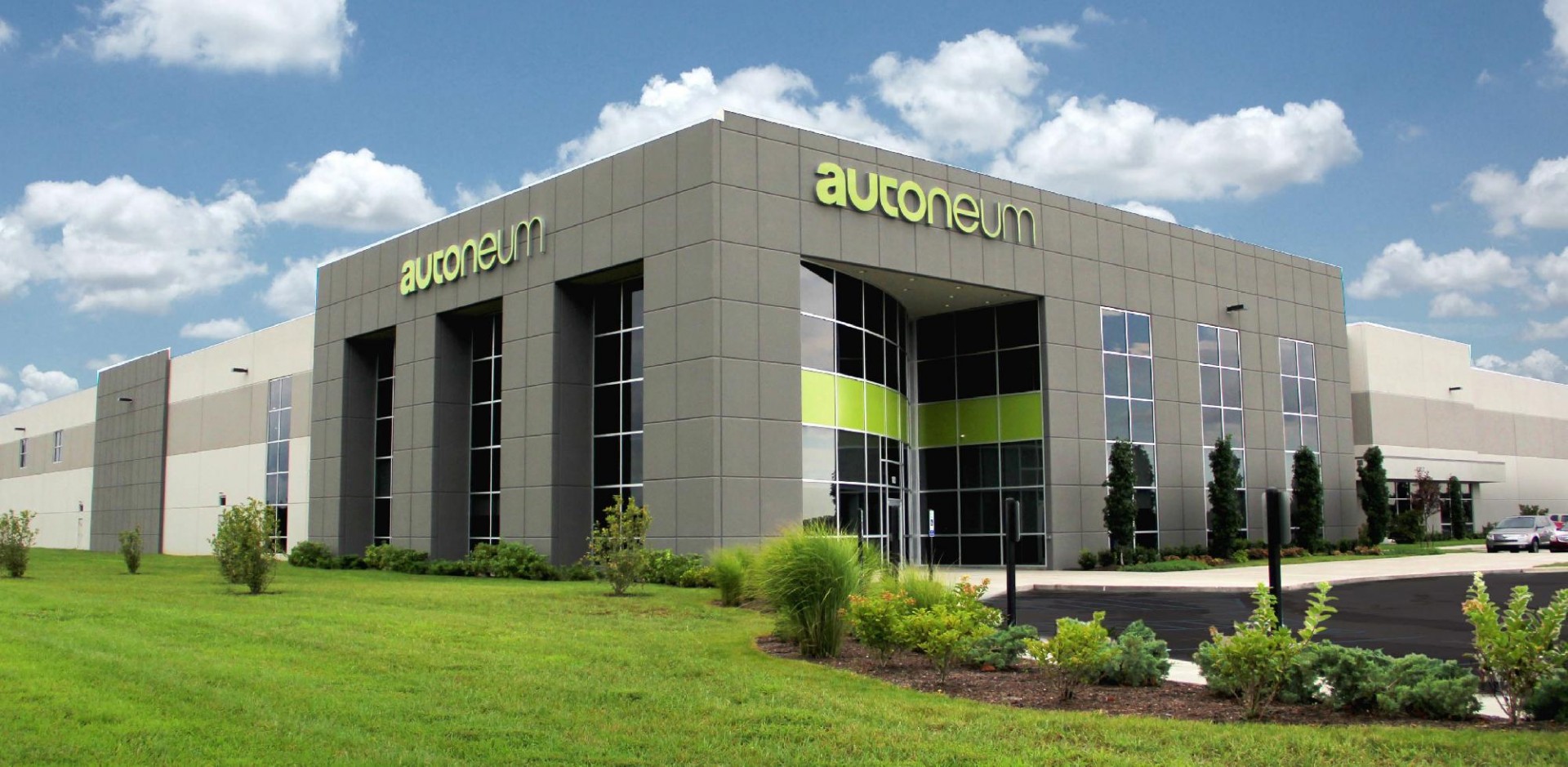 Új gyárat nyitott a Autoneum Komáromban 